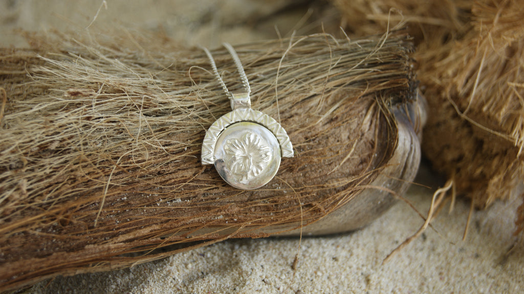 Necklace Hibiwavy